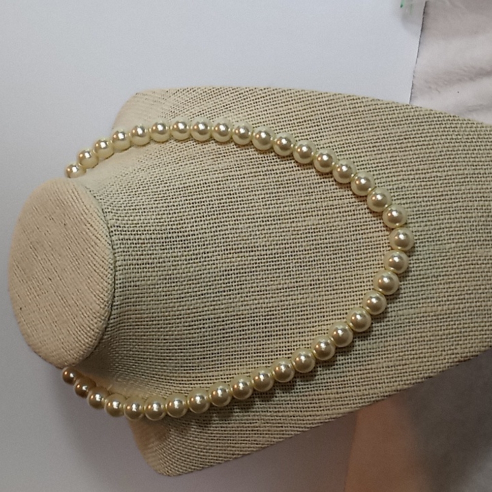 Off white faux peral necklace